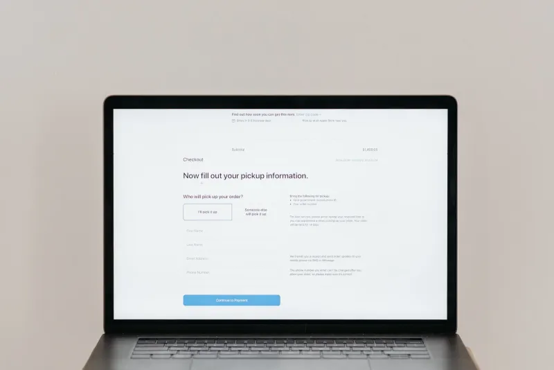 Formulaires de contact : le gouffre silencieux qui avale vos prospects avant même qu'ils appuient sur « Envoyer »